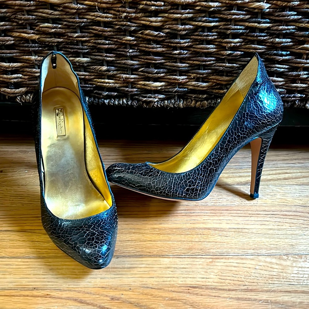 Report Signature Alix Heels